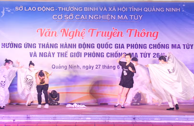 Chương trình văn nghệ truyền thông hưởng ứng Tháng hành động quốc gia phòng, chống ma túy năm 2022 do Cơ sở Cai nghiện ma túy tỉnh tổ chức. Ảnh: Phạm Học
