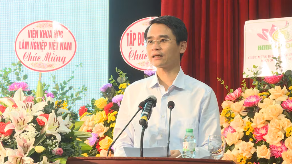 Đồng chí Phạm Văn Thành, Phó Chủ tịch UBND tỉnh phát biểu tại hội nghị