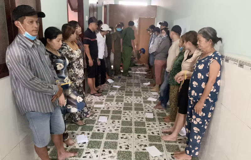 Các đối tượng bị bắt quả tang.