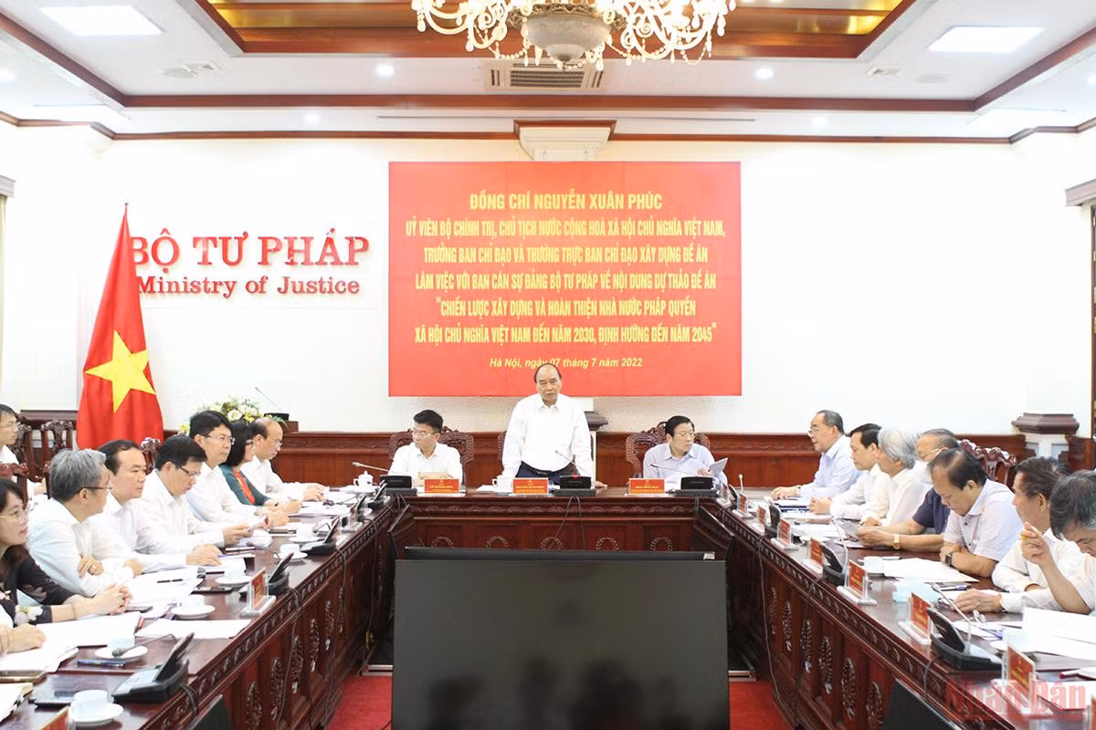 Quang cảnh buổi làm việc với Ban Cán sự đảng Bộ Tư pháp.