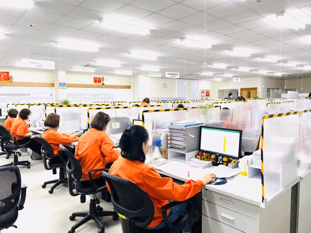 CNLĐ làm việc tại Công ty TNHH Yazaki Hải Phòng Việt Nam tại Quảng Ninh.