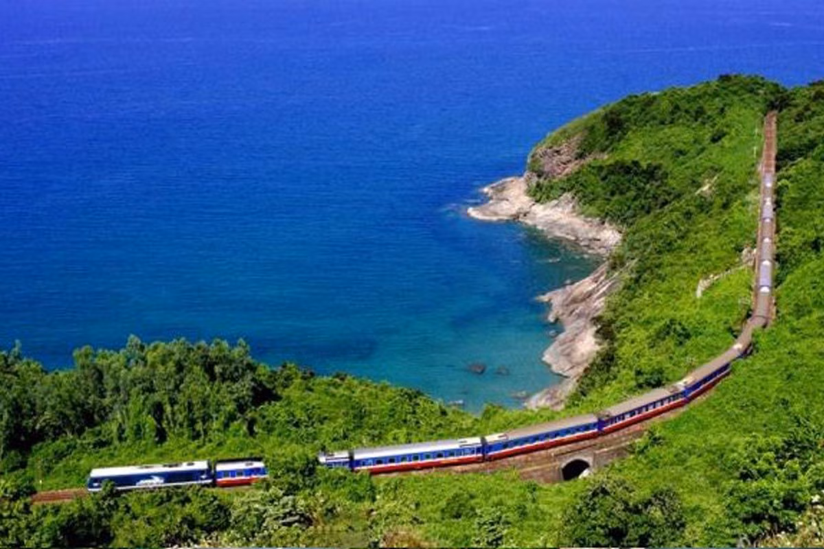 Đèo Hải Vân được coi là một trong những tuyến đường ngoạn mục nhất nhất Việt Nam. (Nguồn: pinterest)