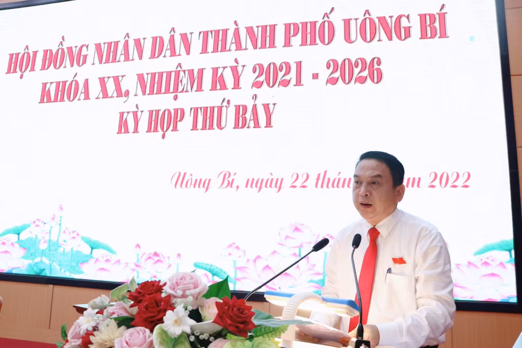 Ông Nguyễn Trung Hải, Thủ trưởng Cơ quan Kiểm tra - Thanh tra TP Uông Bí, đại biểu HĐND thành phố, phát biểu tại kỳ họp thứ 7, HĐND thành phố.