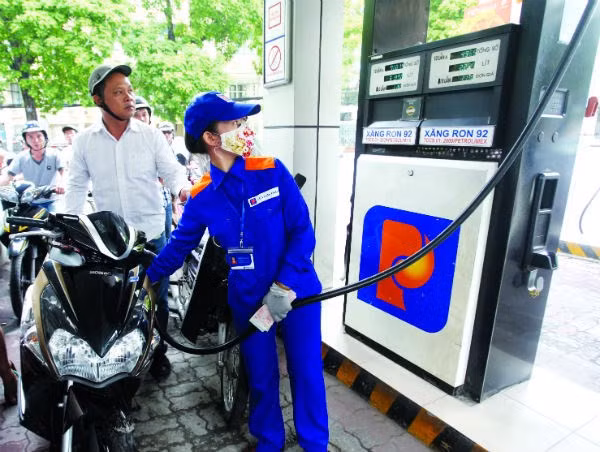 Giảm thuế BVMT đối với nhóm xăng, dầu, mỡ nhờn sẽ góp phần làm giảm giá bán lẻ xăng, dầu, mỡ nhờn, hạn chế sự gia tăng chi phí sản xuất, góp phần giảm giá thành sản phẩm và góp phần ổn định lạm phát.