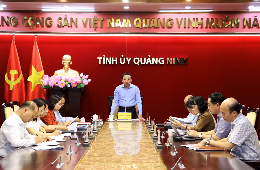 Đồng chí Nguyễn Xuân Ký, Ủy viên Trung ương Đảng, Bí thư Tỉnh ủy, Chủ tịch HĐND tỉnh kết luận hội nghị.