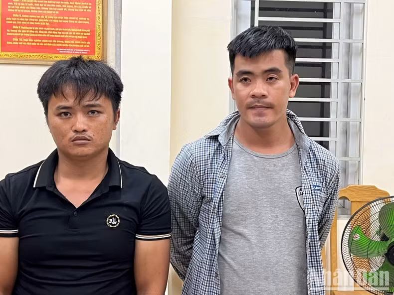 Vũ Minh Phúc (phải) và Trần Văn Tuấn.
