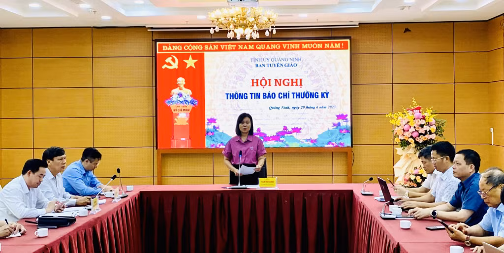 Lãnh đạo Ban Tuyên giáo tỉnh ủy định hướng tại hội nghị