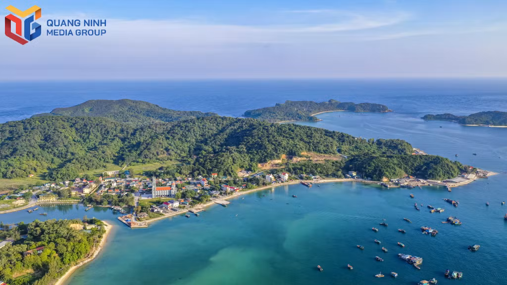 Một góc xã đảo Thanh Lân.