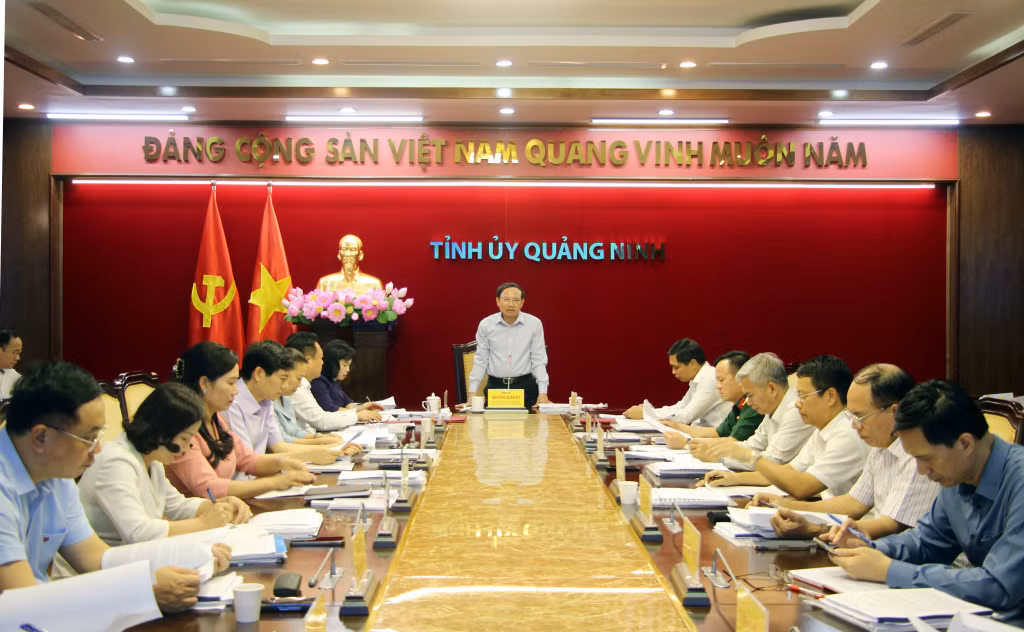 Đồng chí Nguyễn Xuân Ký, Ủy viên Trung ương Đảng, Bí thư Tỉnh ủy, Chủ tịch HĐND tỉnh, phát biểu kết luận.