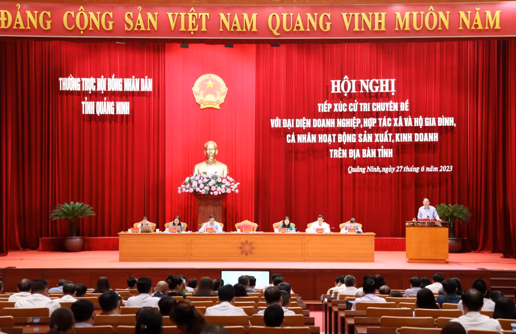 Đồng chí Nguyễn Xuân Ký, Ủy viên Trung ương Đảng, Bí thư Tỉnh ủy, Chủ tịch HĐND tỉnh phát biểu kết luận hội nghị.