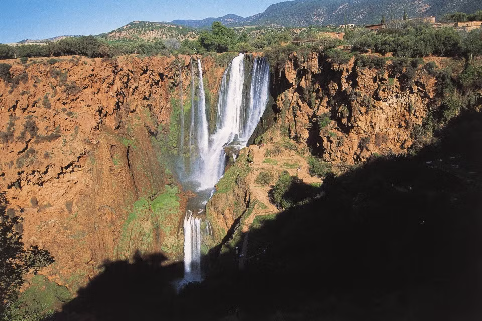 Thác Ouzoud (Morocco): Với chiều cao 110 m ấn tượng, thác Ouzoud chỉ cách thủ đô du lịch Marrakech 150 km. Nằm ở trung tâm của dãy núi Atlas, khung cảnh thiên nhiên nơi đây đặc trưng bởi một con đường rợp bóng cây olive và các cây hương liệu. Tên gọi thác Ouzoud có nghĩa là "olive" trong tiếng Berber, ngôn ngữ Marocco. Ảnh: DEA/C. SAPPA.