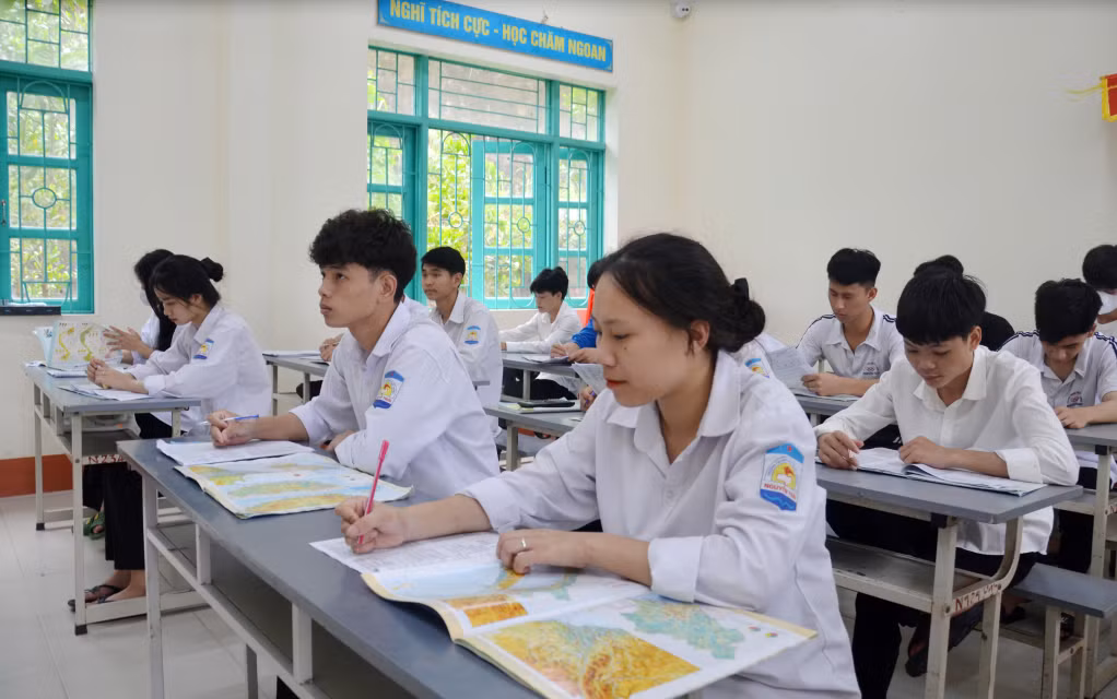 Giờ ôn luyện của học sinh khối 12, Trường THPT Nguyễn Trãi (huyện Tiên Yên).