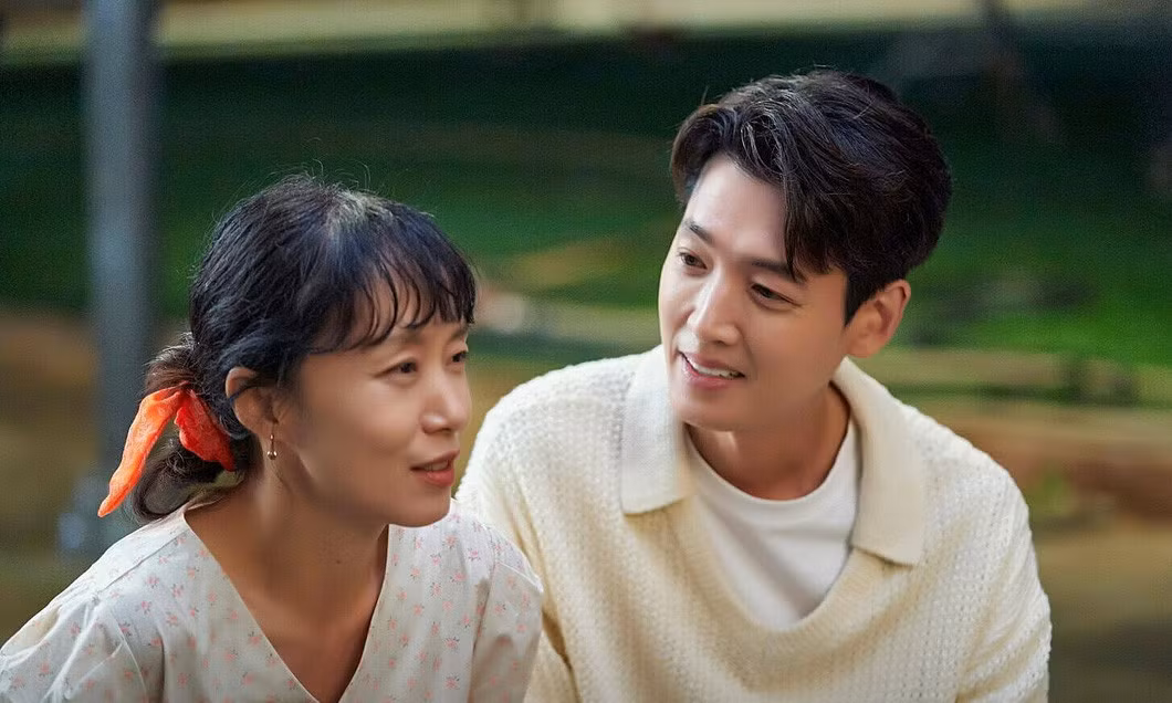 Jeon Do Yeon và Jung Kyung Ho trong phim Khóa học yêu cấp tốc - Ảnh: tvN