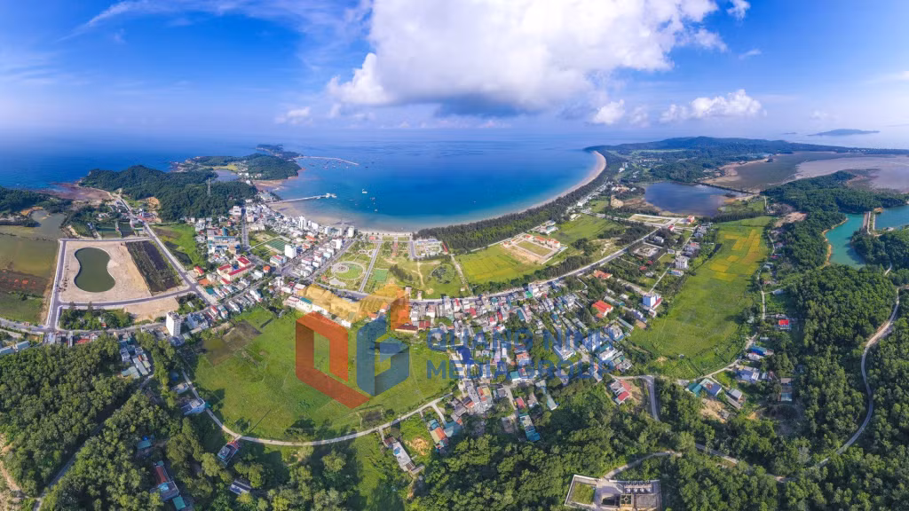 Một góc thị trấn Cô Tô (6-2023). Ảnh: Hùng Sơn