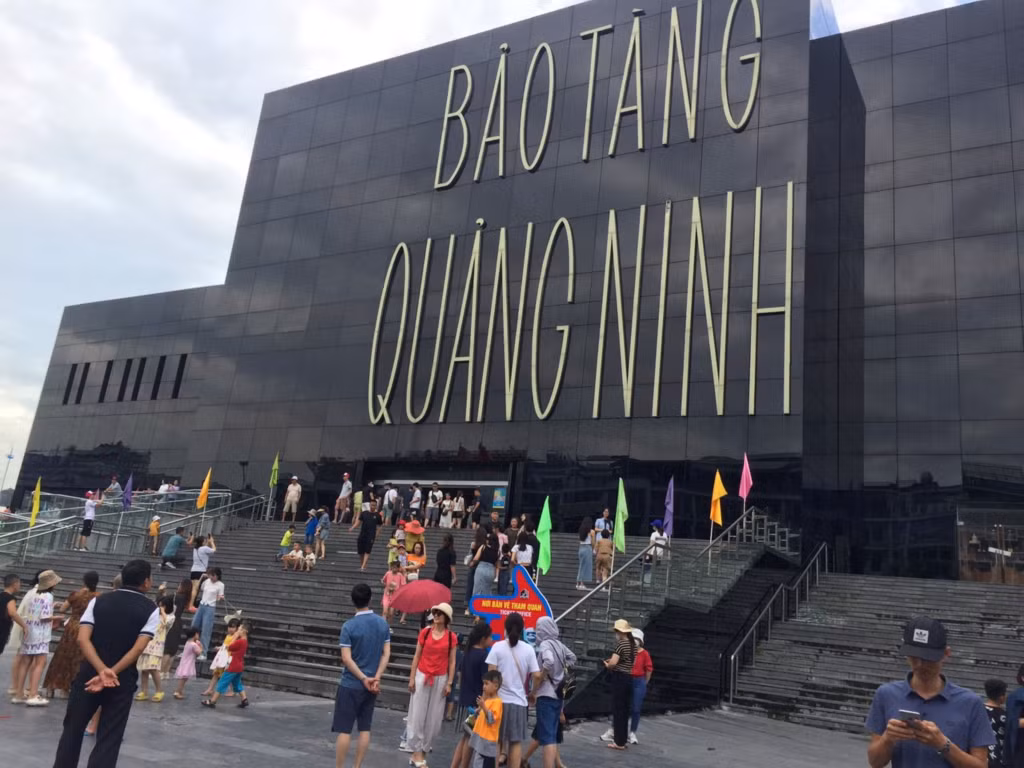 Bảo tàng Quảng Ninh, một trong những công trình văn hóa lớn phục vụ thanh thiếu nhi và người dân.