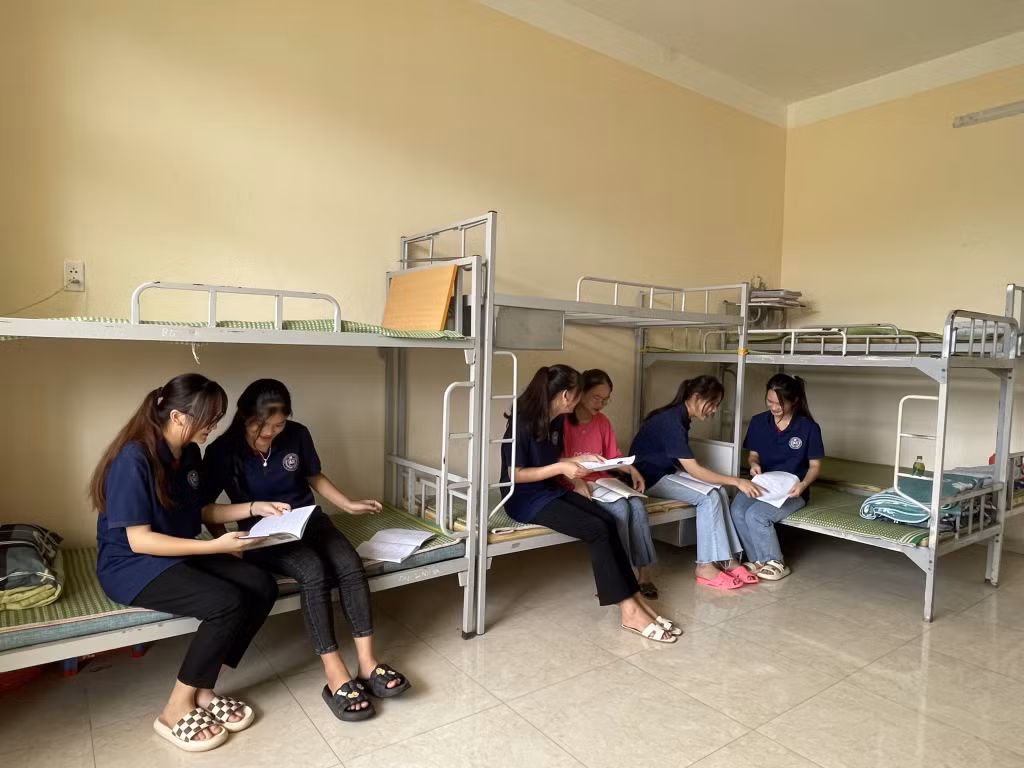 Các thí sinh nhà xa, có hoàn cảnh gia đình khó khăn được hỗ trợ ăn, nghỉ tại Trường Phổ thông dân tộc nội trú Ba Chẽ.