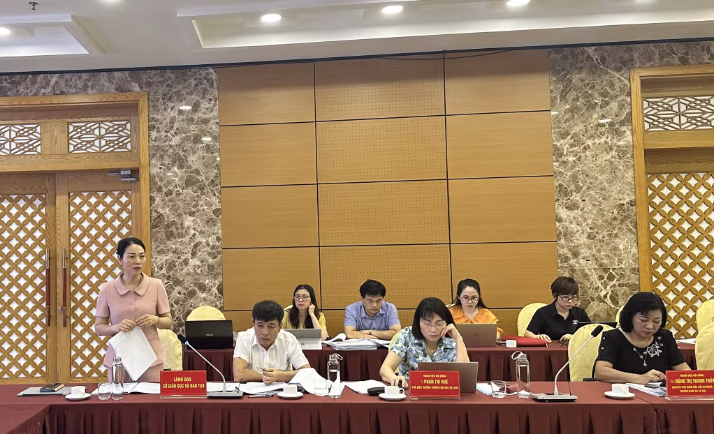 Lãnh đạo Sở GD&amp;ĐT phát biểu tại hội thảo.