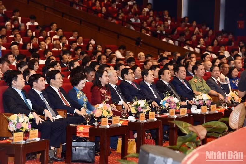 Các đồng chí lãnh đạo Đảng, Nhà nước dự hội nghị. Ảnh: Báo Nhân dân