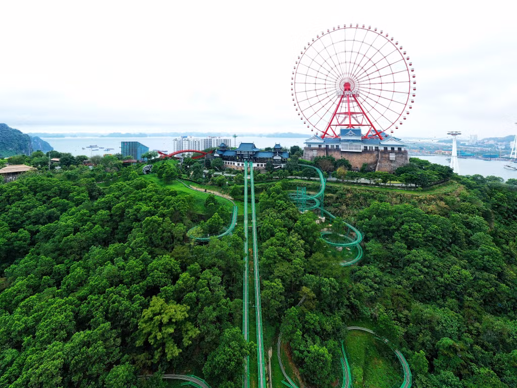 Vòng quay Mặt Trời thuộc tổ hợp Sun World Ha Long.
