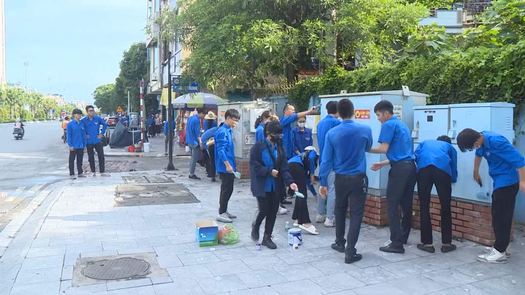 Thành Đoàn Hạ Long ra quân tình nguyện hè.