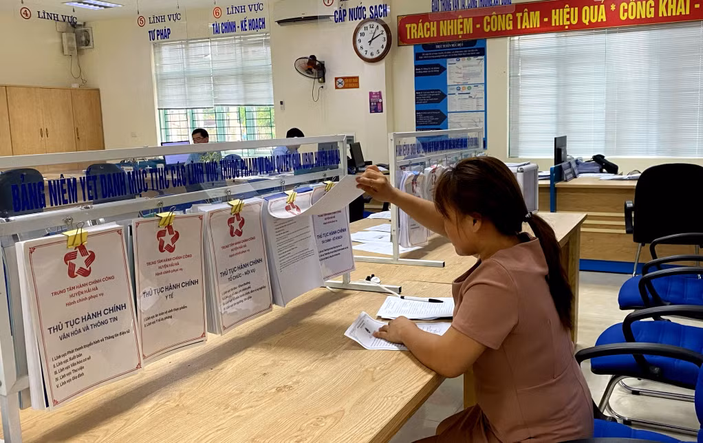 Các thủ tục hành chính được Trung tâm Hành chính công huyện Hải Hà niêm yết công khai tạo điều kiện thuận lợi cho người dân tra cứu.