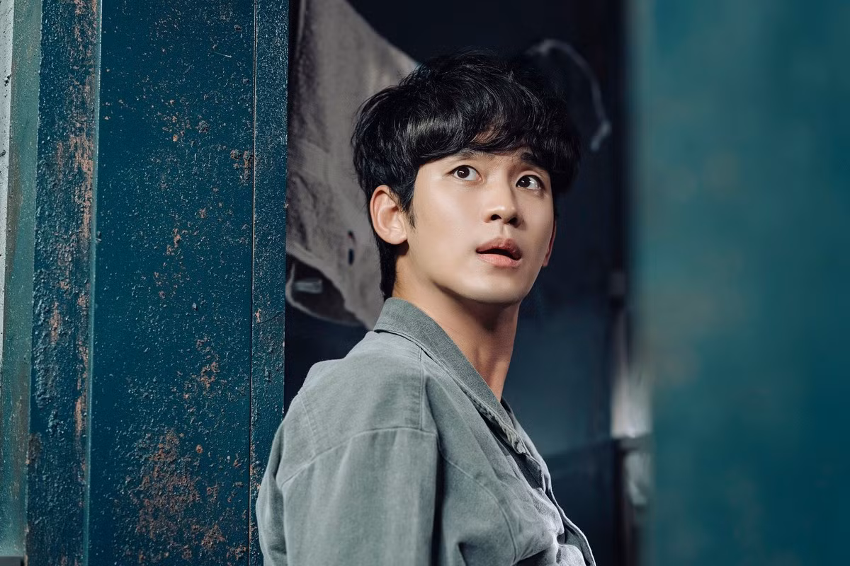 Nhờ ngoại hình và phong thái đĩnh đạc trên màn ảnh, Kim So Hyun nhanh chóng thành danh sau khi ra mắt qua các bộ phim như Dream High, Mặt trăng ôm mặt trời. Tên tuổi của anh vươn tầm khi đóng cặp cùng Jun Ji Hyun trong bộ phim lãng mạn Vì sao đưa anh tới - bộ phim đặc biệt thành công ở thị trường Trung Quốc. “Ông trùm cát-xê” tiếp tục gây ấn tượng và xây dựng lượng người hâm mộ qua các bộ phim truyền hình như The Producers, tác phẩm ăn khách toàn cầu It's okay to not be okay cùng với Seo Ye Ji.