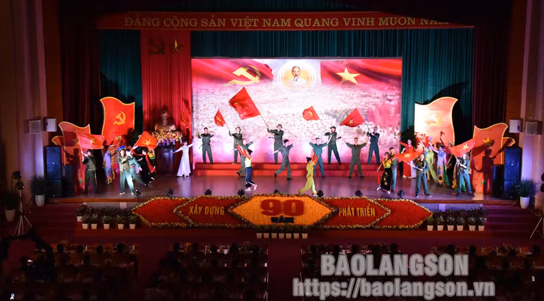 Màn nghệ thuật truyền thống chào mừng Lễ kỷ niệm