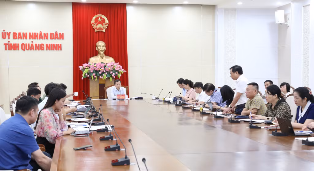 Quang cảnh cuộc họp