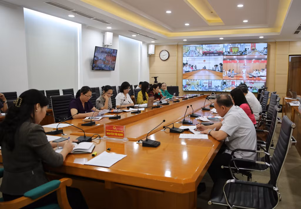 Quang cảnh cuộc họp.