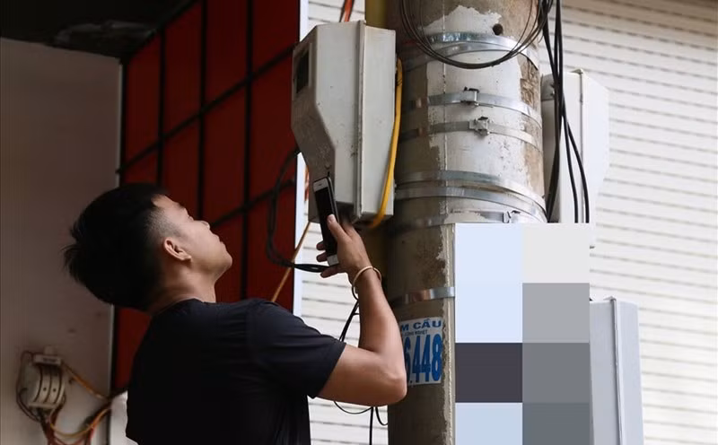 Cắt điện đột xuất, không báo trước có thể bị xử phạt hành chính hoặc hình sự. Ảnh minh hoạ: Thái Mạnh