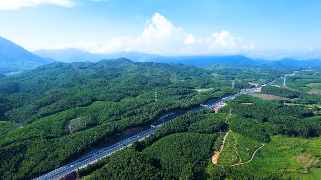 Tuyến cao tốc Vân Đồn – Móng Cái đẹp như tranh vẽ