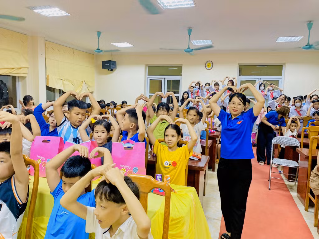 Đoàn thanh niên phường Trà Cổ (TP Móng Cái) tổ chức sinh hoạt hè cho thiếu nhi trên địa bàn.