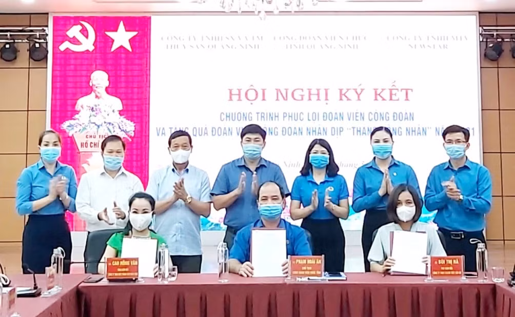 Công đoàn Viên chức tỉnh ký kết chương trình Phúc lợi đoàn viên công đoàn với các doanh nghiệp.