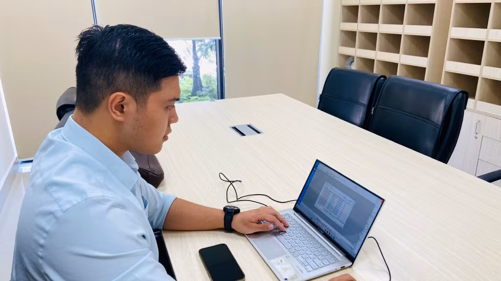 Sau khi thực hiện tờ khai thông quan đối với từng lô hàng, doanh nghiệp tiến hành chấm điểm công chức hải quan theo 5 mức độ.
