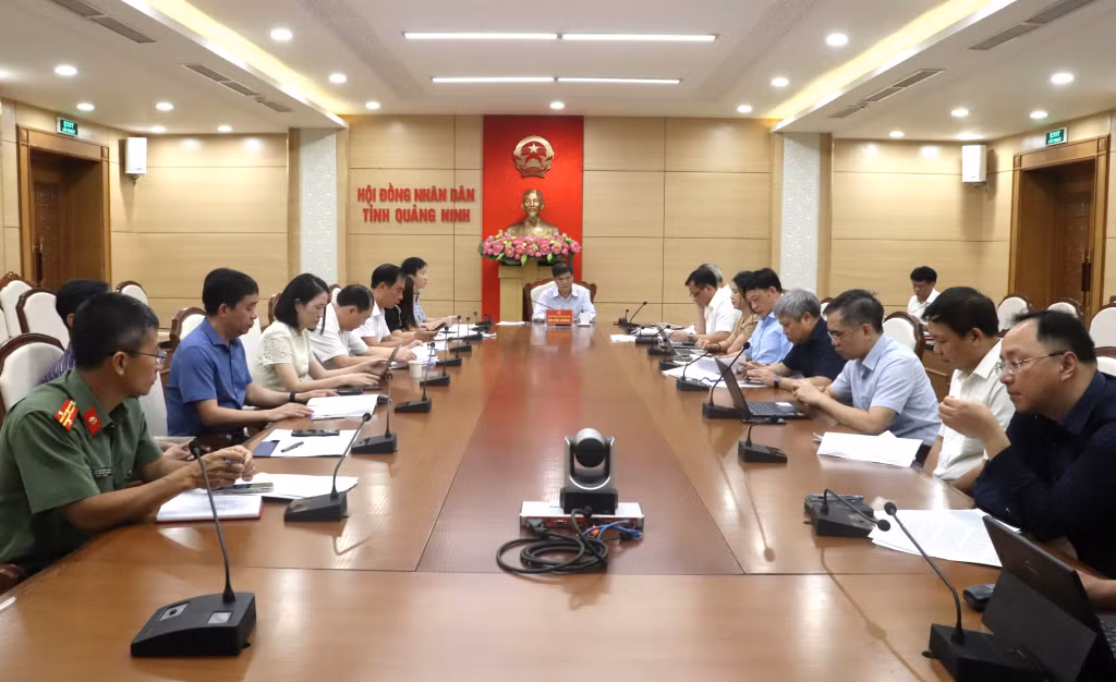 Quang cảnh cuộc họp.