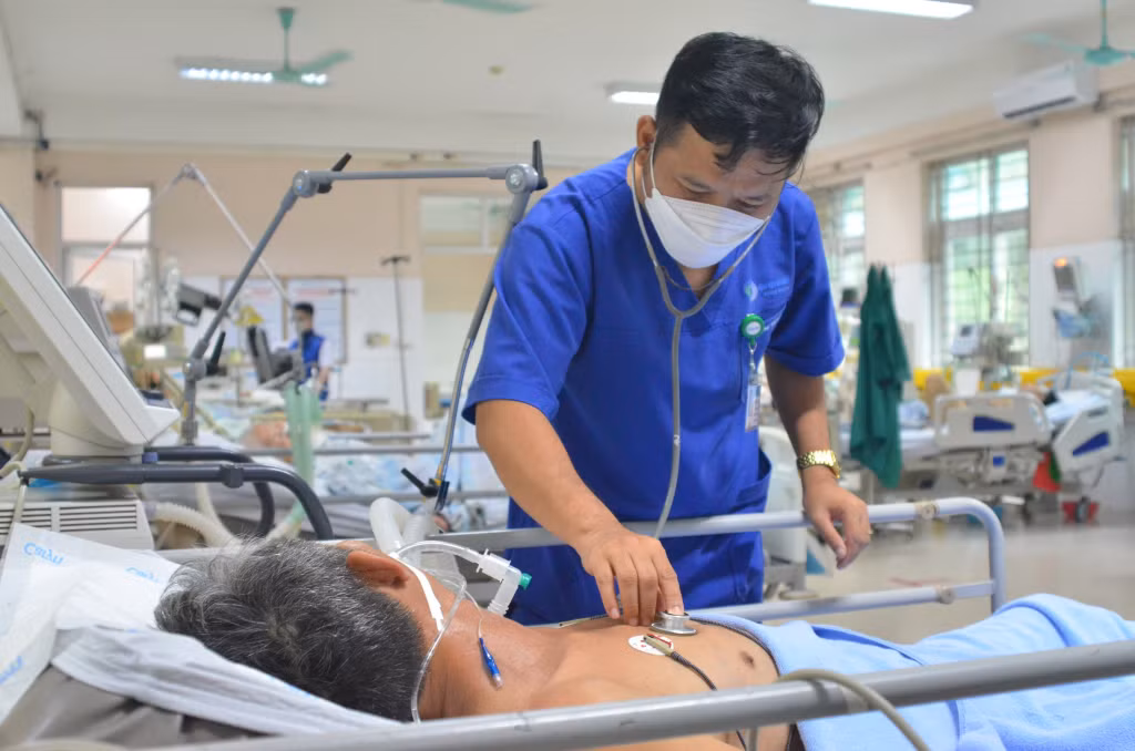 Bệnh viện Bãi Cháy cấp cứu thành công hai bệnh nhân nguy kịch do ngộ độc so biển ảnh 1