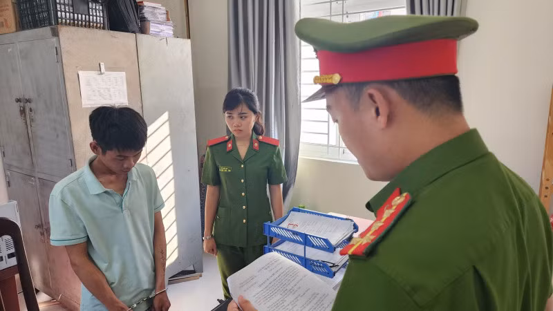 Đinh Văn Hưng tại cơ quan Công an.
