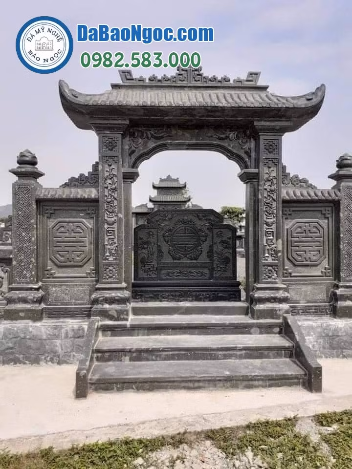 Công trình lăng mộ tại Hải Phòng được làm bằng đá tự nhiên nguyên khối cao cấp.
