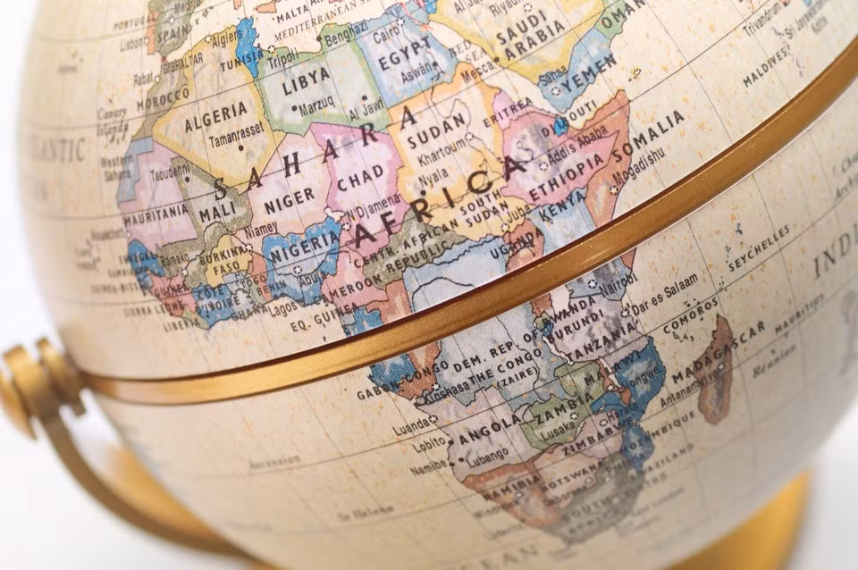 Sa mạc Sahara trải dài qua 10 quốc gia bao gồm Algeria, Chad, Ai Cập, Libya, Mali, Mauritania, Morocco, Niger, Sudan và Tunisia.