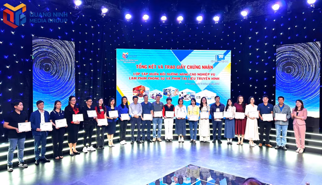 Bế giảng Lớp tập huấn, bồi dưỡng nghiệp vụ làm phóng sự và phim tài liệu.