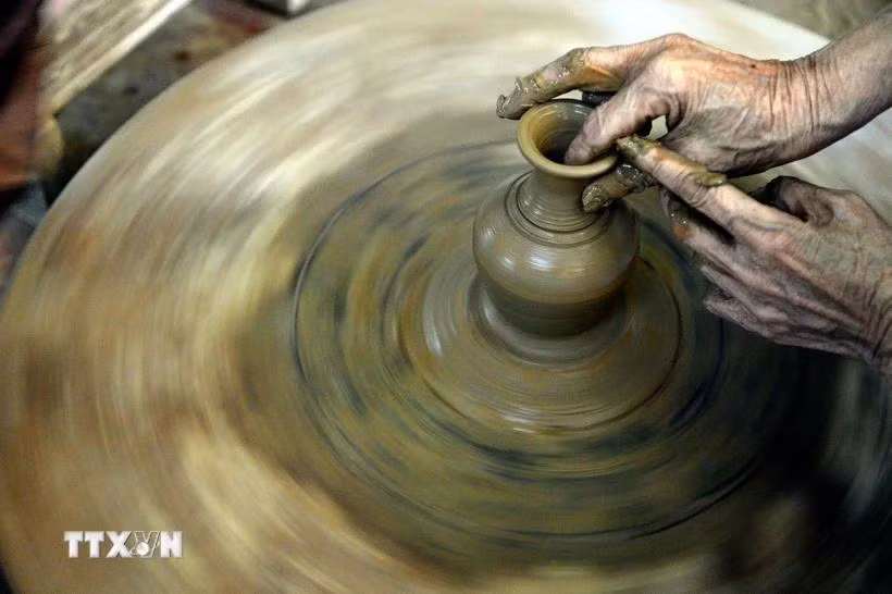 Sản phẩm được sáng tạo từ đôi bàn tay khéo léo. (Ảnh: Thanh Hà/TTXVN)