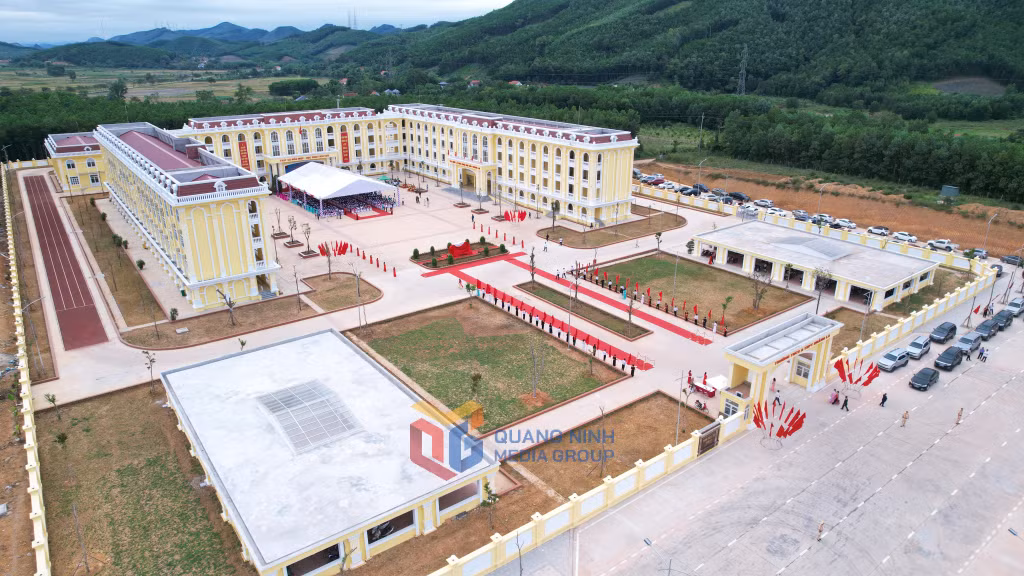 Trường THCS&THPT Quảng La (TP Hạ Long) được đầu tư xây dựng từ Nghị quyết số 99/NQ-HĐND ngày 31/5/2023 của HĐND tỉnh.