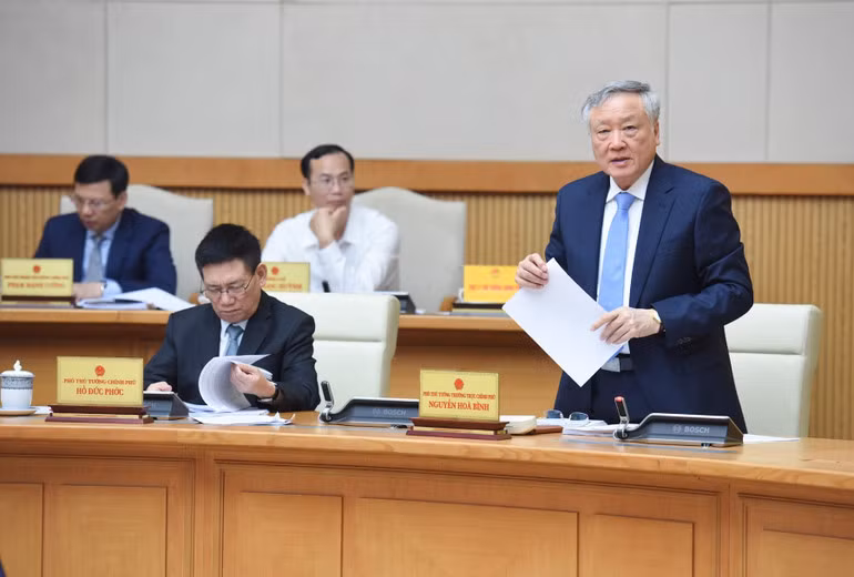 Phó Thủ tướng Thường trực Chính phủ Nguyễn Hoà Bình phát biểu ý kiến tại phiên họp. (Ảnh: TRẦN HẢI)