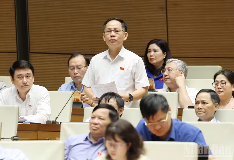 Đại biểu Trần Đình Gia (đoàn Hà Tĩnh). (Ảnh: DUY LINH)