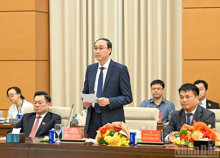Phó Bí thư Đảng ủy Quốc hội Phùng Khánh Tài phát biểu nhận nhiệm vụ mới. (Ảnh: DUY LINH)