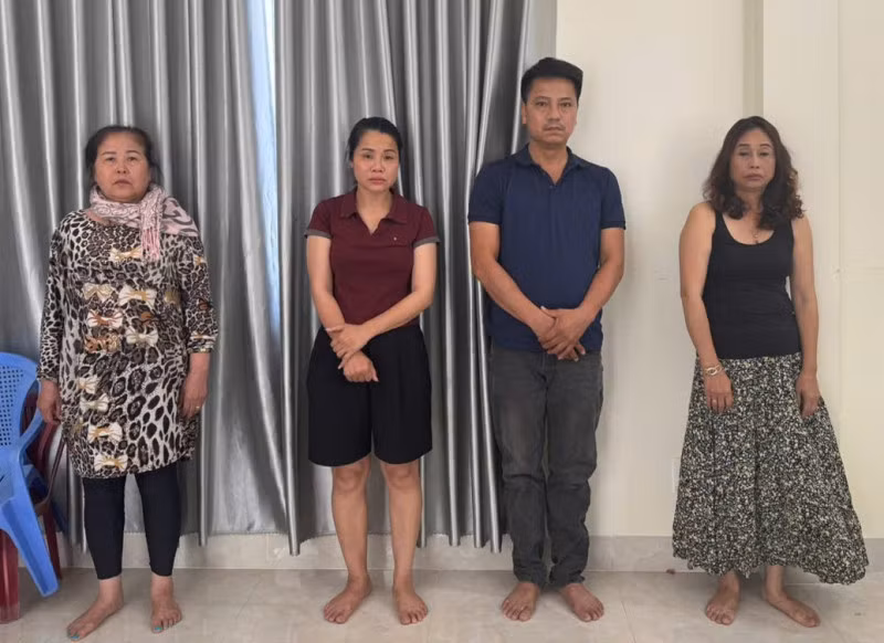 Các đối tượng trong nhóm móc túi trộm cắp tài sản vừa bị bắt giữ.