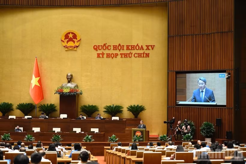 Quốc hội làm việc tại hội trường nghe Tờ trình và Báo cáo thẩm tra dự thảo Nghị quyết của Quốc hội về cơ chế xử lý khó khăn, vướng mắc do quy định của pháp luật. (Ảnh: DUY LINH)