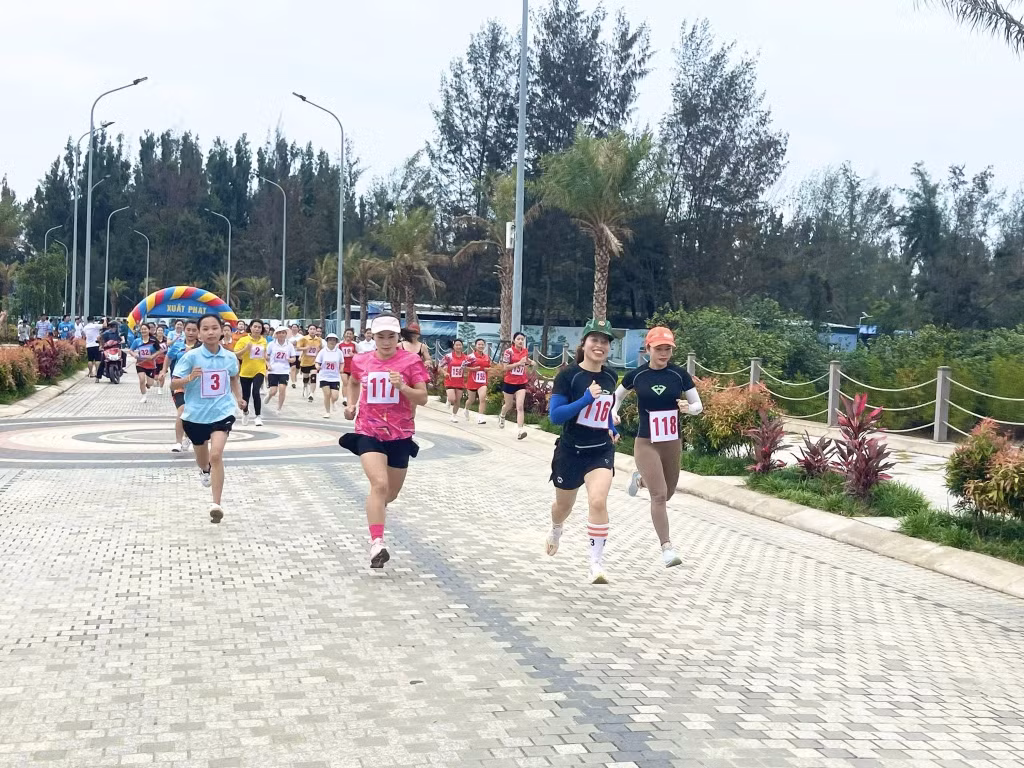 Chạy việt dã hệ phong trào - môn thi đấu thể thao đầu tiên trong chuỗi chương trình “Cái Chiên chào hè 2025