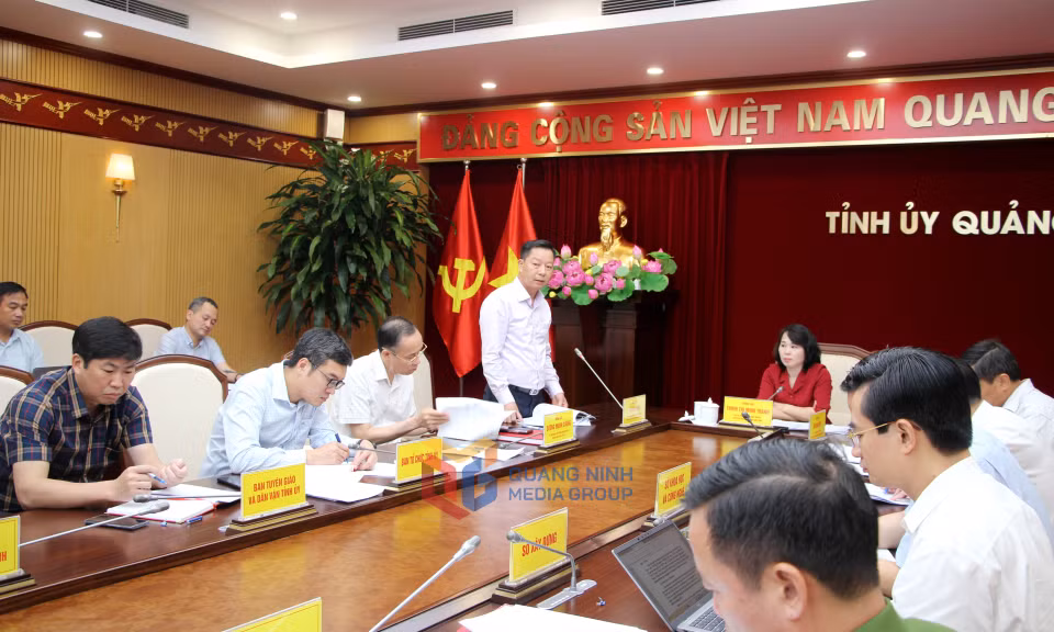 Đồng chí Lê Văn Ánh, Phó Chủ tịch HĐND tỉnh, phát biểu tại buổi làm việc.