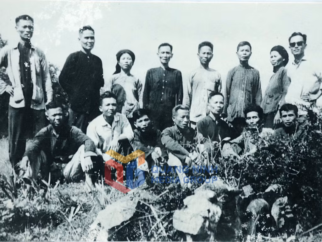Các chiến sỹ trong tiểu đội Trần Phú (Chiến khu Đông Triều). Ảnh: Tư liệu